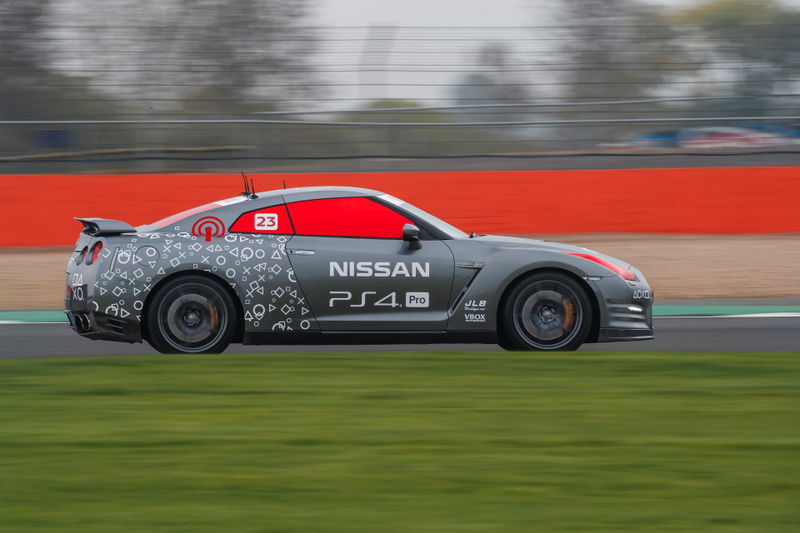 Illustration for article titled This Real-Life Nissan GT-R Is Driven By A PlayStation Controller
